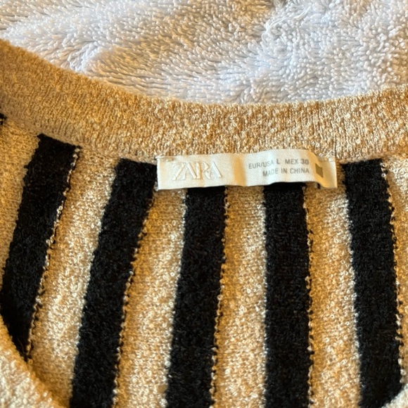Zara - Size L
Striped Black and Tan (Taupe) Women's Knit Button Front Top - Picture 3 of 8